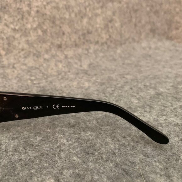 Vogue VO 2561S-B Women’s Black W44/87 Sunglasses 62-14-120 with the case - Picture 13 of 16